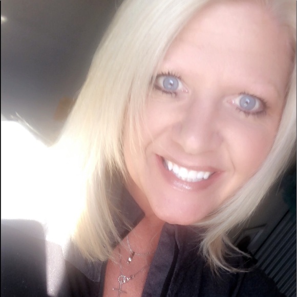 Meet your Posher, Sarah - Picture 1 of 1